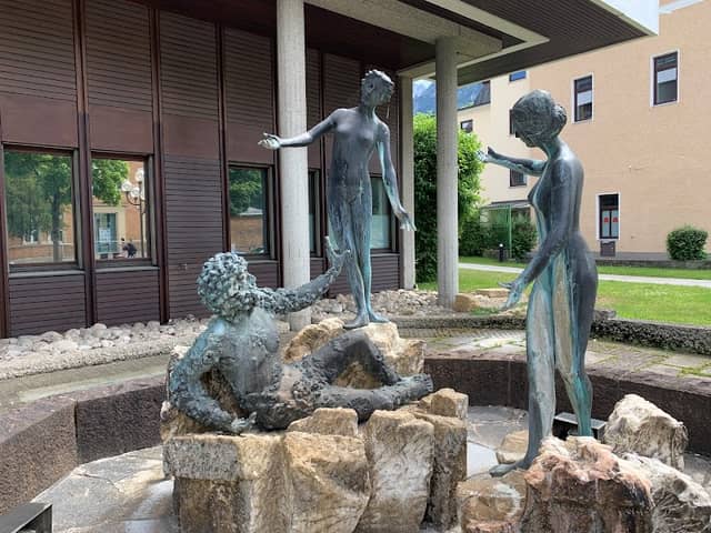 Hallosbrunnen - Image 1