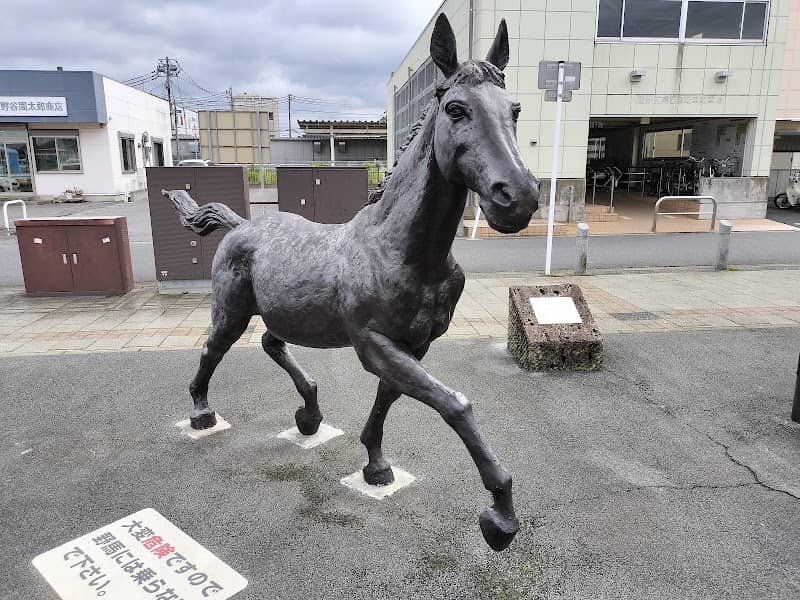 野馬のモニュメント - Image 1