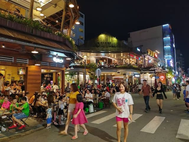 Hue Walking Street - Image 2
