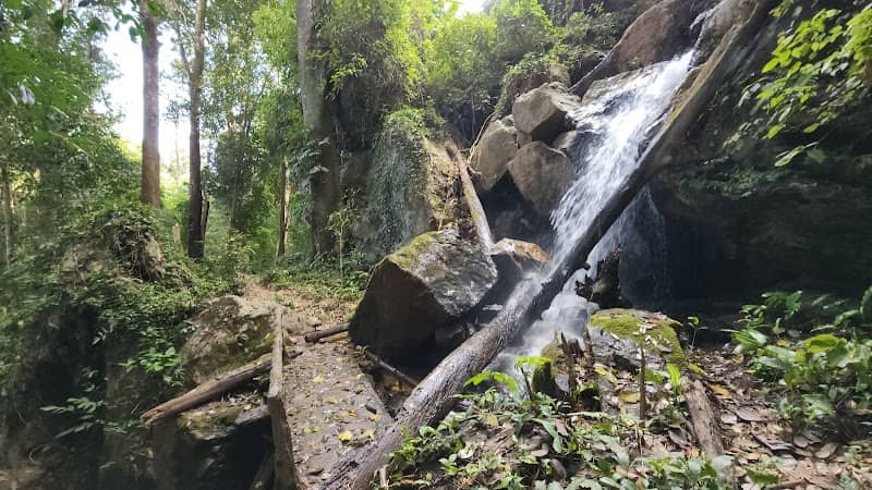 Phra Ruesi Waterfall - Image 1