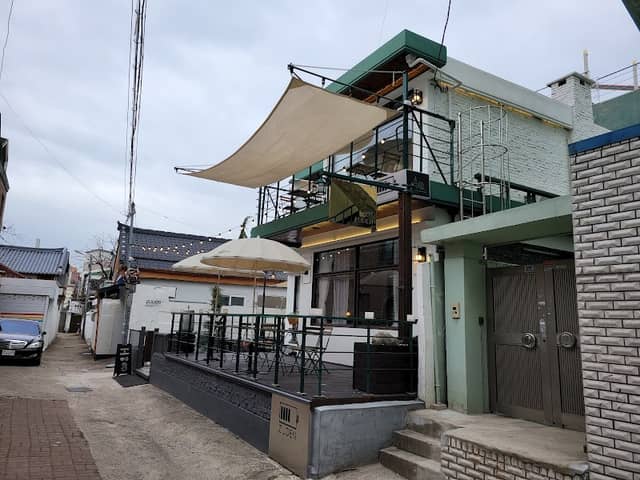 Dongmyeong-dong Café Street - Image 1