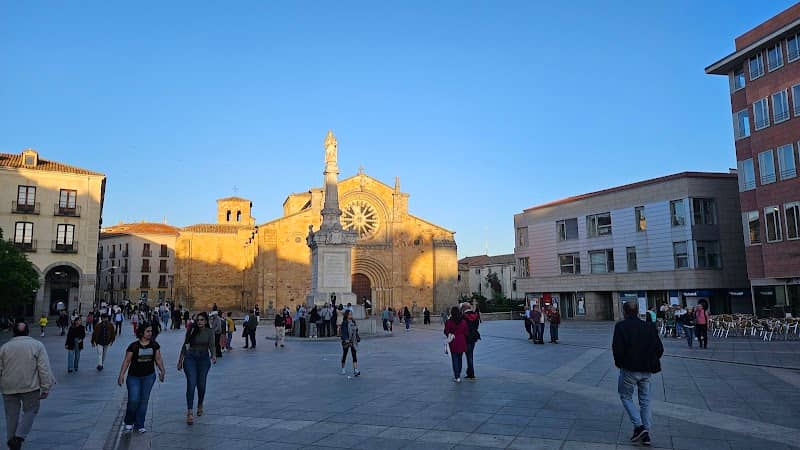 PLAZA SANTA TEREZA DE JESUS - Image 1