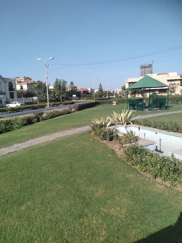 Park 8 - Image 1