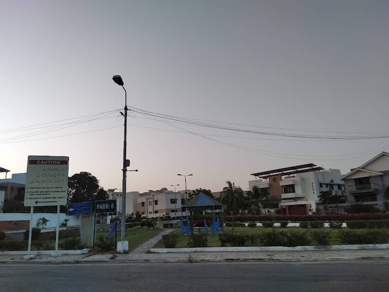 Park 8 - Image 2