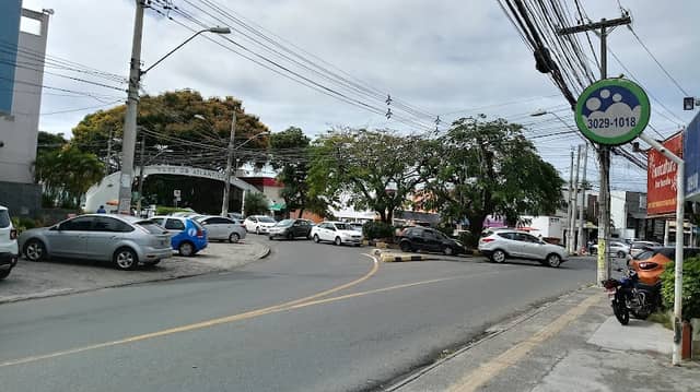 Ilha Praça Das Arvores Gêmeas - Image 1