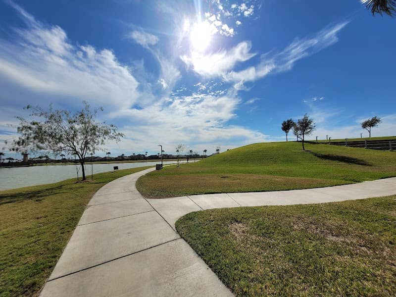 Tres Lagos Park - Image 2