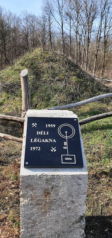 Déli légakna Kincsesbánya /Bezárt mélyművelésű bauxitbánya tömedékelt légaknája./ - Image 1