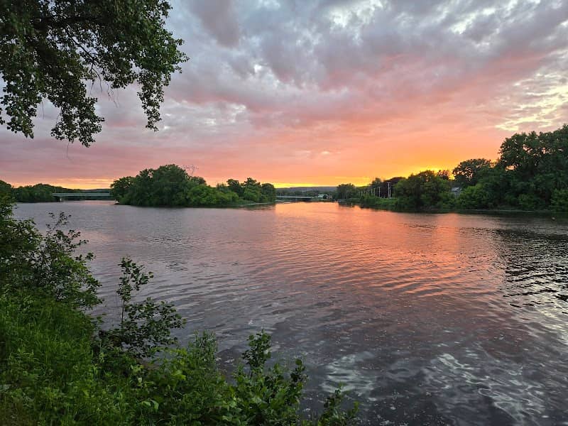 Riverside Park - Image 2