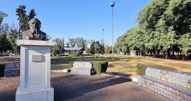 Estatua homenaje a Jose Hernández - Image 1