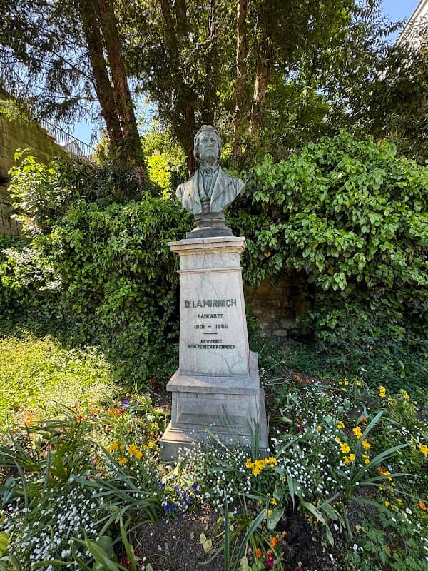 Badearzt Minnich Statue - Image 2