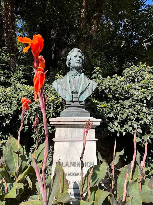 Badearzt Minnich Statue - Image 1