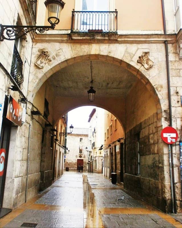 Arco del Pilar - Image 1