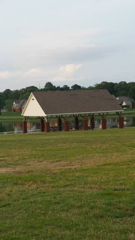 Edgewater Community Lake - Image 2