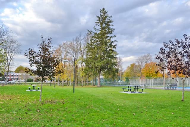 Huntingdon Park - Image 1
