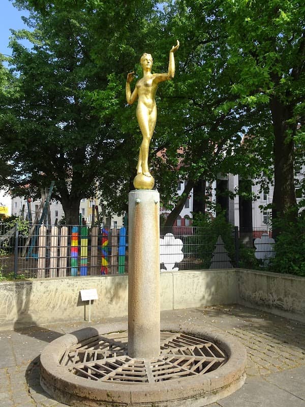 Goldstatue-Brunnen, Hannover - Fritz Beindorff, 100 Jahre Pelikan (1938) - Image 1