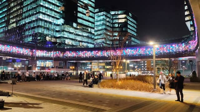 알파돔시티 광장 공공시설 - Image 2