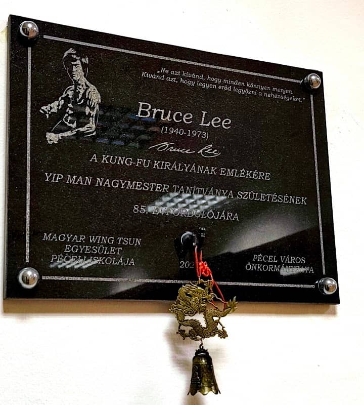 BRUCE LEE 85 EMLÉKTÁBLA - Image 1