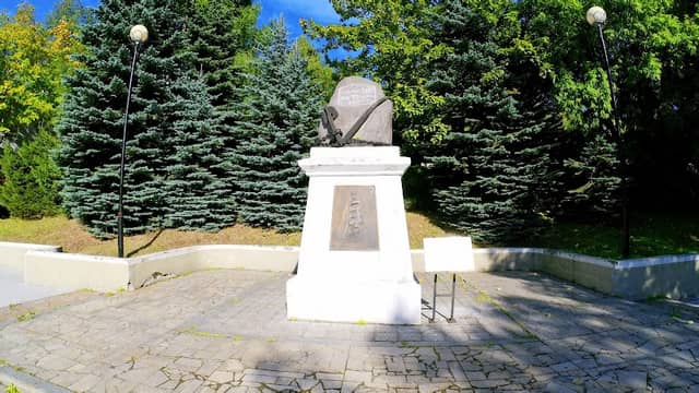 Pamyatnik Laperuzu - Image 1