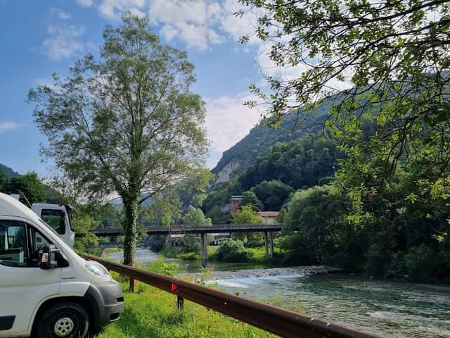 Parcheggio libero per furgoni e camper - Image 1