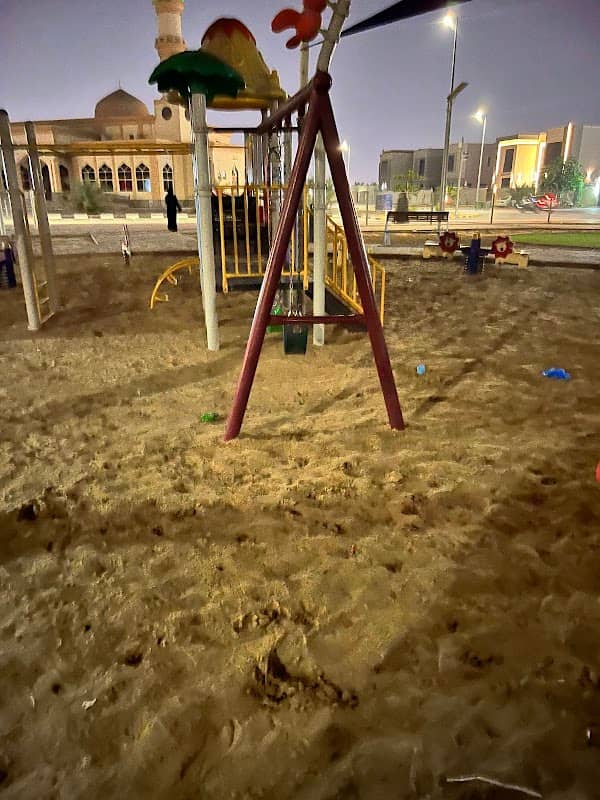 Childrens park - Image 2