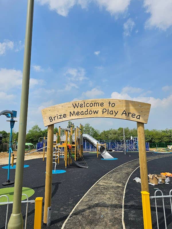 Brize meadow play area - Image 1
