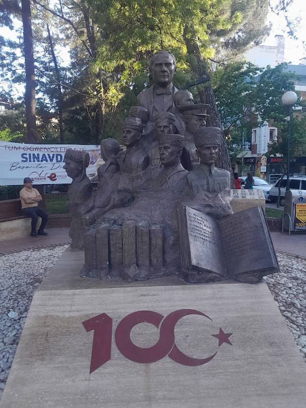 Uğur Mumcu Parkı - Image 1