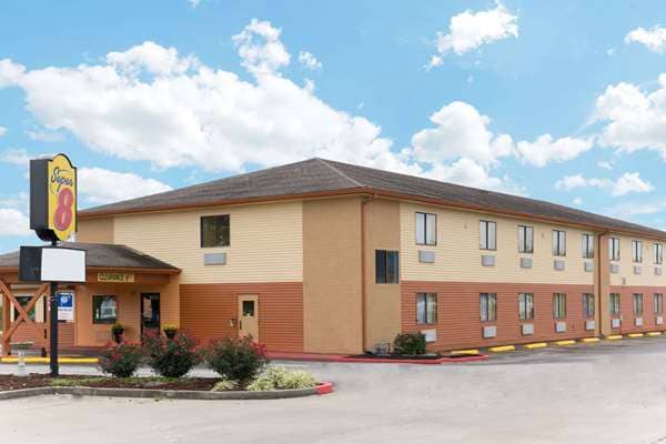 Super 8 by Wyndham Richmond - Image 1