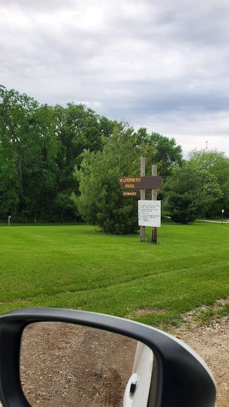 Widerness park parking area - Image 3