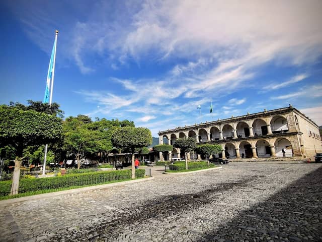 Parque Central de Antigua Guatemala - Image 2