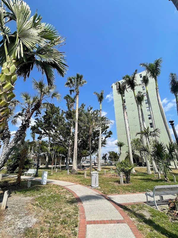 Vivas Palm Park - Image 3