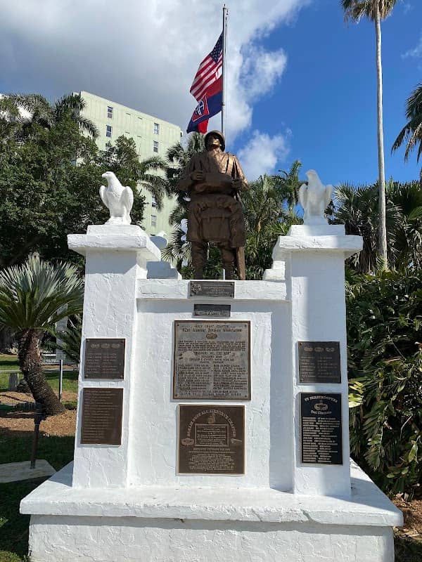 Vivas Palm Park - Image 1