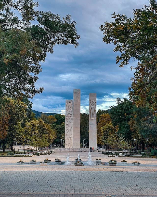 Градски парк Ботевград - Image 1
