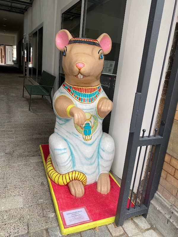 CleopRATra Rattenstatue - Image 1