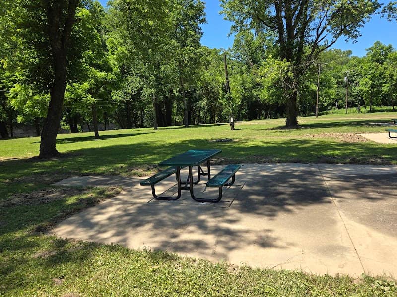 Billy Bush Riverside Park - Image 1