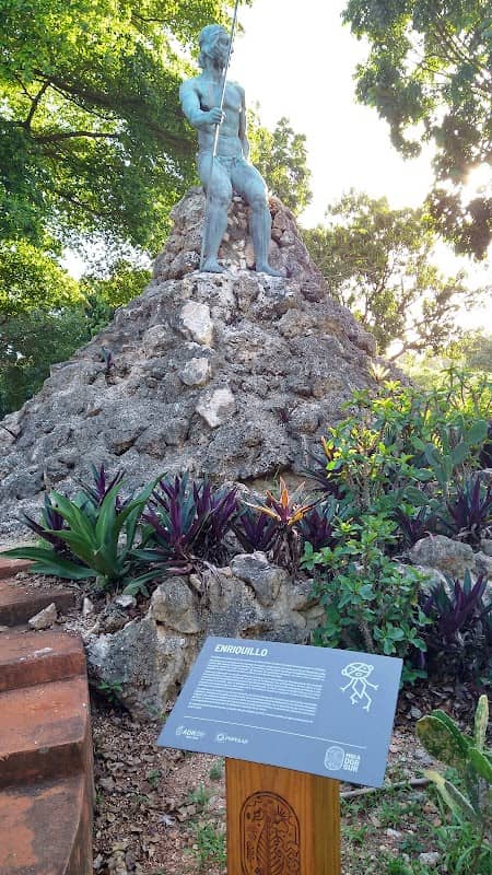 Paseo de Los Indios -Monumento a Enriquillo - Image 2
