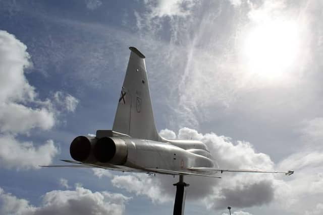 Avión F5 - Image 2