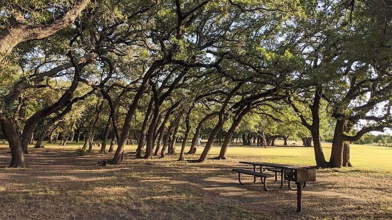 Devine Lake Park - Image 2