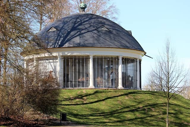 Historisches Karussell Wilhelmsbad - Image 1