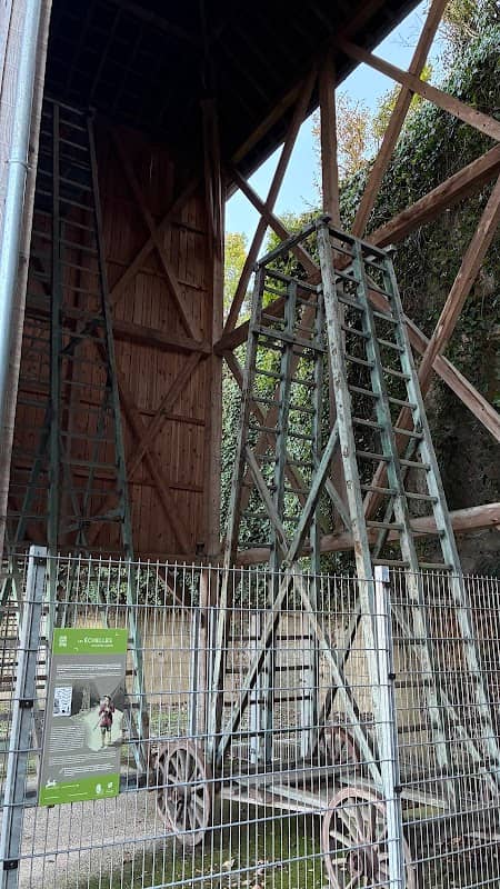 Les échelles et le bâtiment des échelles - Image 2