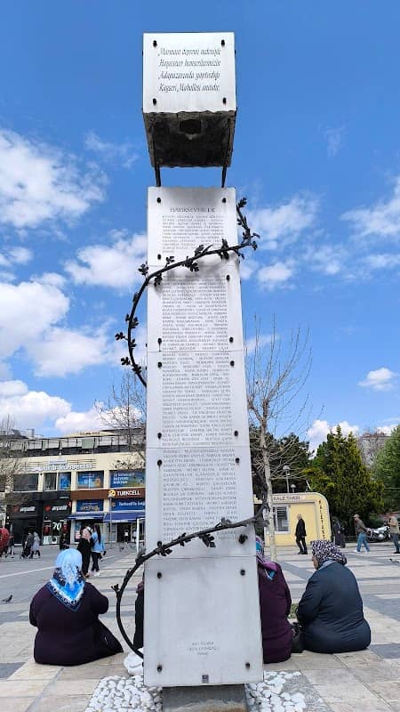 Hayırseverler Anıtı - Image 1