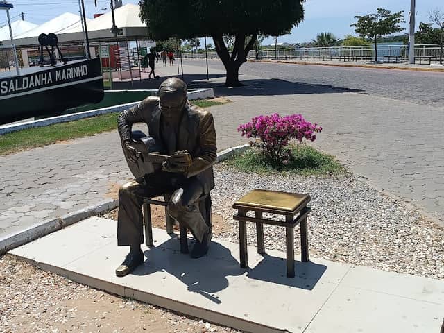 Statue of João Gilberto - Image 2
