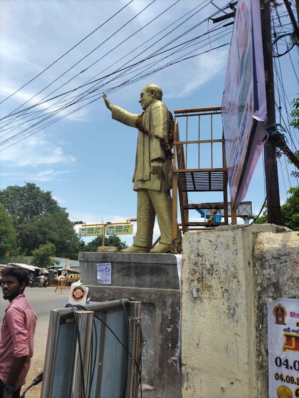 அறிஞர் அண்ணா சிலை - Image 1