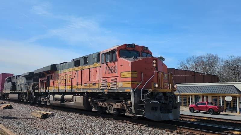Kings Mountain Railfan Area - Image 3