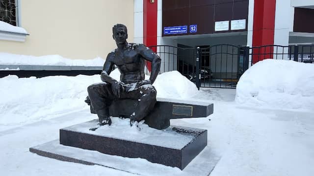 Памятник Электромонтёру - Image 1