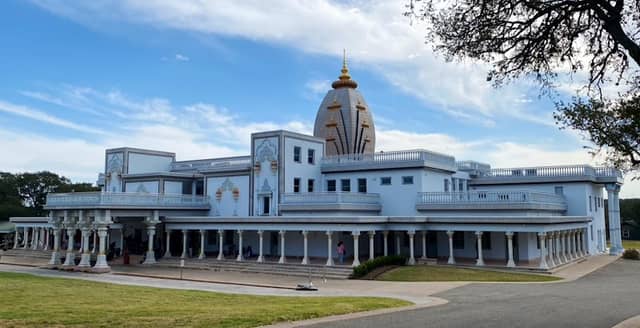 Radha Madhav Dham - Image 2