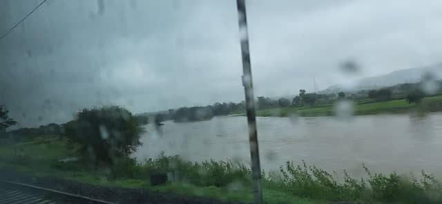 Daran River View from train - Image 1