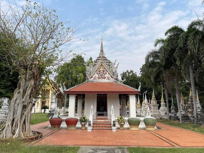 Wat Sunthorn Sathit - Image 1