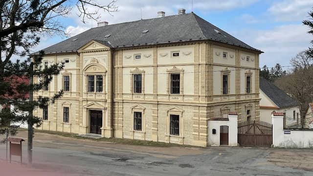 Gruenberg Post - Vehicle Museum - Image 1