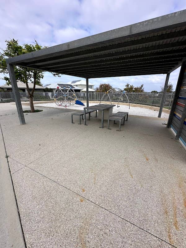 Midsummer Park - Image 1