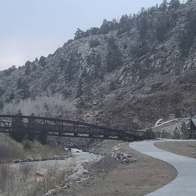 Doghead Rail Bridge Trailhead Parking - Image 1